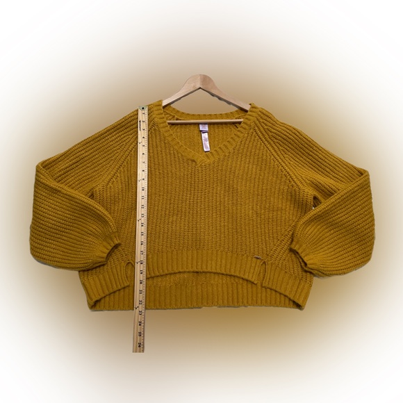 Women’s Knit V-Neckline Mustard Sweater Size:M - Picture 3 of 5